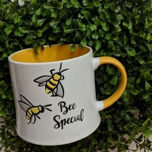 Bee Special Stoneware Bees Cup Mug 3D Embossed New